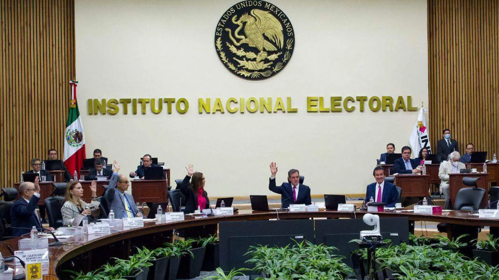 INE elige a nuevos consejeros electorales